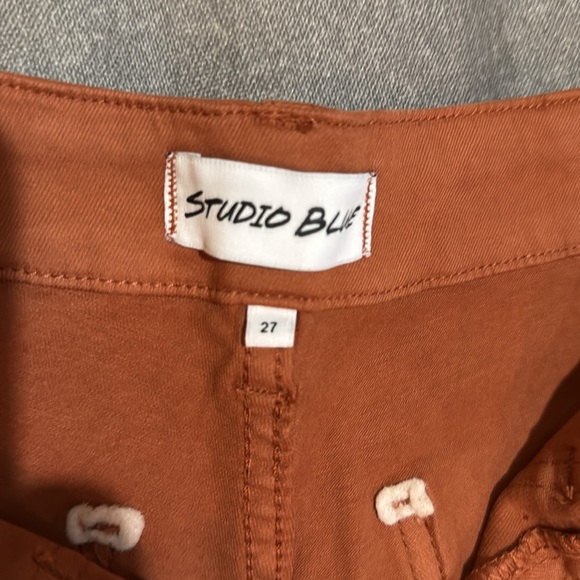 Studio Mid rise Terracotta Shorts - Picture 4 of 6